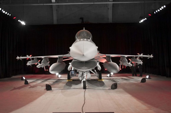 F-16 Iraque - aceitação oficial - foto Lockheed Martin