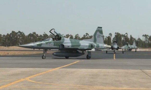 Operação Sabre - exercício de combate BVR - caças F-5EM taxiando - cena vídeo FAB