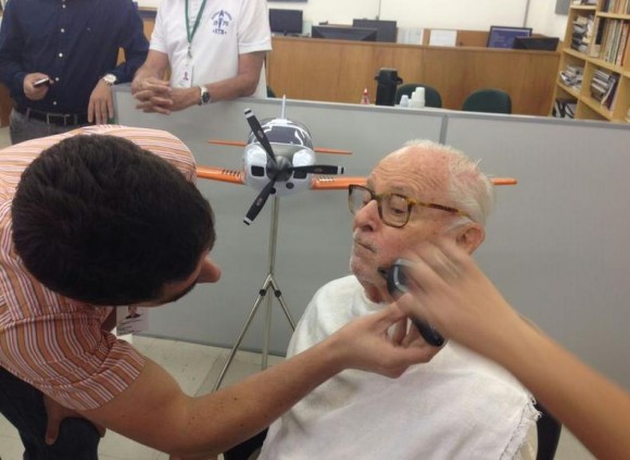Kovacs paga promessa e faz barba após primeiro voo T-Xc - imagem Novaer