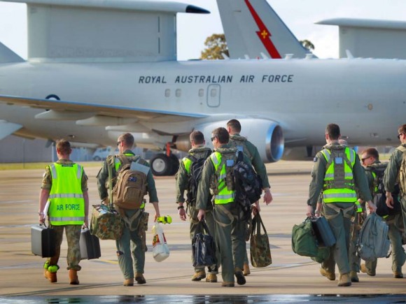 Tripulantes de Wedgetail australiano preparam-se para partir para o Oriente Médio - foto Min Def Australia