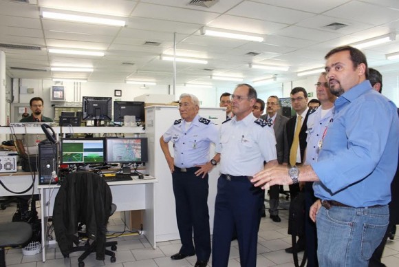 Visita do comandante da Força Aérea do Chile à Mectron - foto 2 FACh