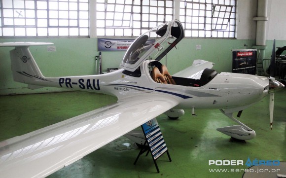 Domingo Aéreo PAMA-SP 2014 - Diamond Eclipse do Aeroclube de SP - foto Nunão - Poder Aéreo