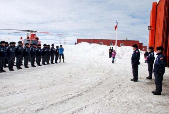 Base Aérea Antártica Pres Eduardo Frei Montalva - troca de comando 26-11-14 - foto 2 FACh