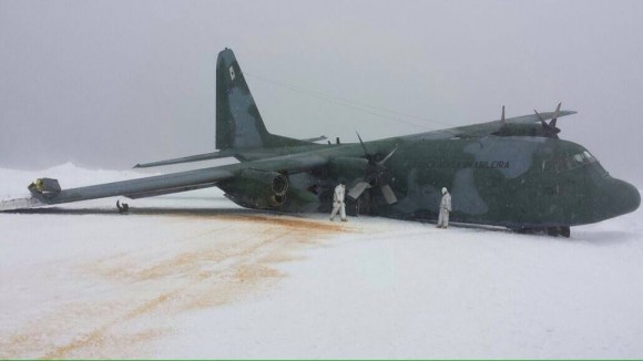 C-130 da FAB acidentado na Antártida - 1