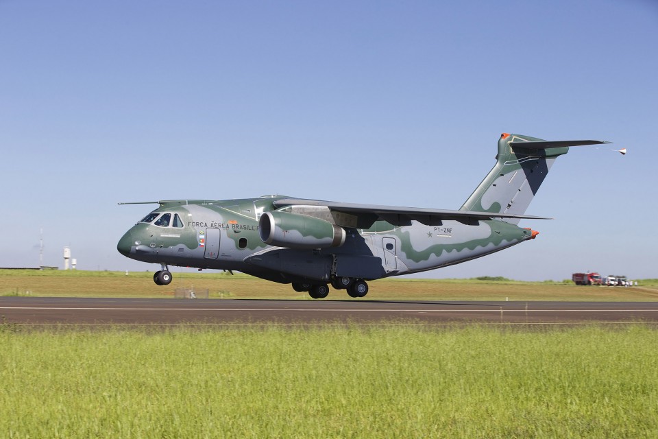 1_KC-390_Take_Off_02