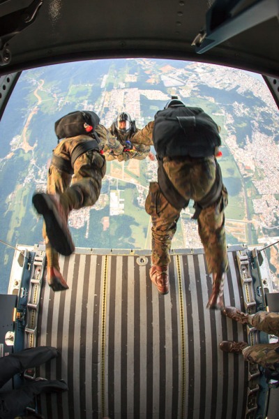 Exercício Carranca IV - salto paraquedistas - foto sgt Johnson Barros - FAB