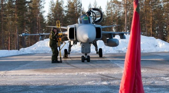 Gripen - Ala 17 treina tiro ar-solo em Vidsel - foto 5 Forças Armadas da Suécia