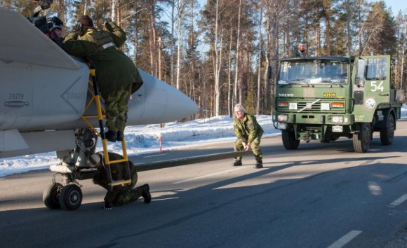 Gripen - Ala 17 treina tiro ar-solo em Vidsel - foto 8 Forças Armadas da Suécia