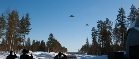 Gripen - Ala 17 treina tiro ar-solo em Vidsel - foto Forças Armadas da Suécia