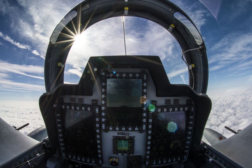 Piloto afegão voa pela primeira vez no A-29 - 2