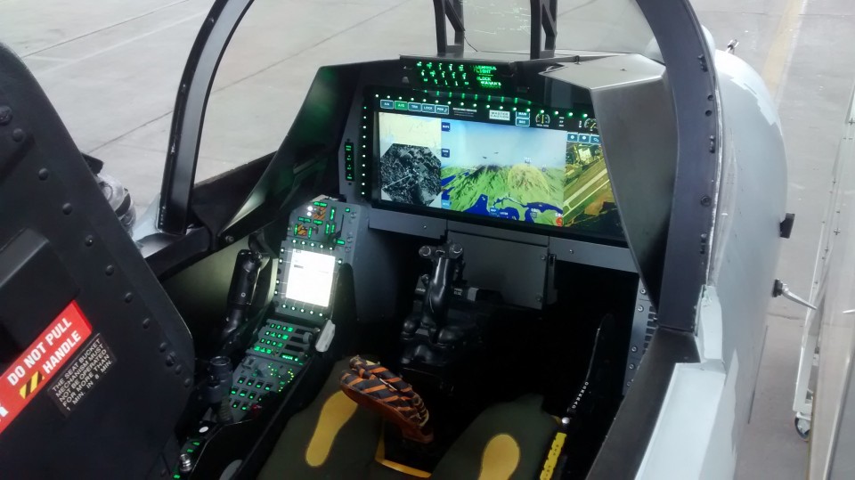 Cockpit do mockup do Gripen NG presente no Dia da Aviação de Caça