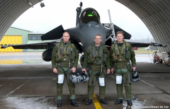Delegação finlandesa conhece o Rafale em Saint Dizier - foto Força Aérea Francesa