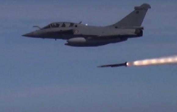 Rafale - primeiro disparo guiado de Meteor contra alvo aereo - foto DGA