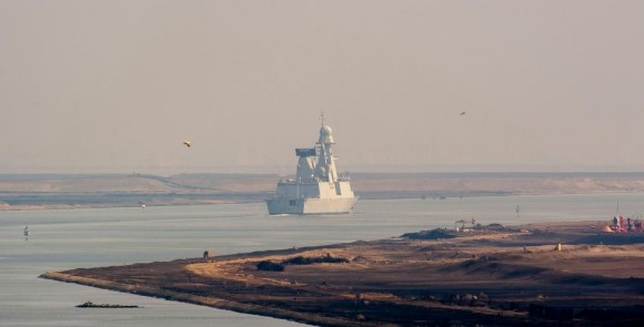 Arromanches - fragata def aerea Chevalier Paul em Suez - foto Min Def França