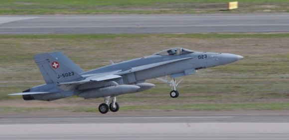 Artic Challenge Exercise - ACE 2015 - F-18 Hornet da Suíça - foto 2 Forças Armadas Suecas