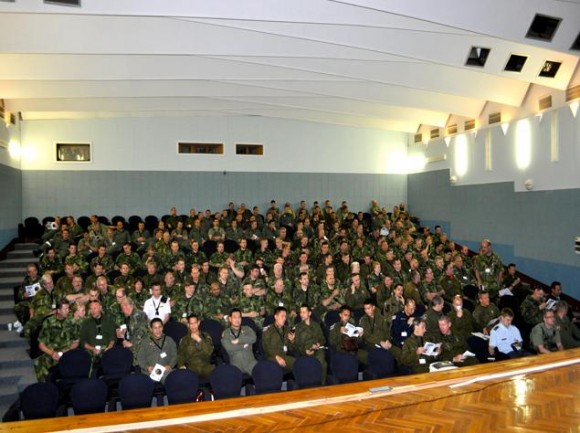Lion Effort 2015 - auditório - foto via Base Aérea Caslav Rep Tcheca