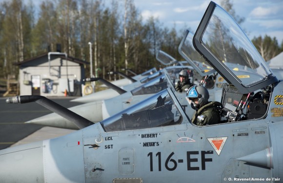  Artic-Challenge-2015-linha-de-voo-Mirage-2000-foto-Força-Aérea-Francesa.jpg