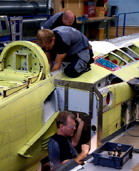 Gripen - montagem - foto 2009 Saab