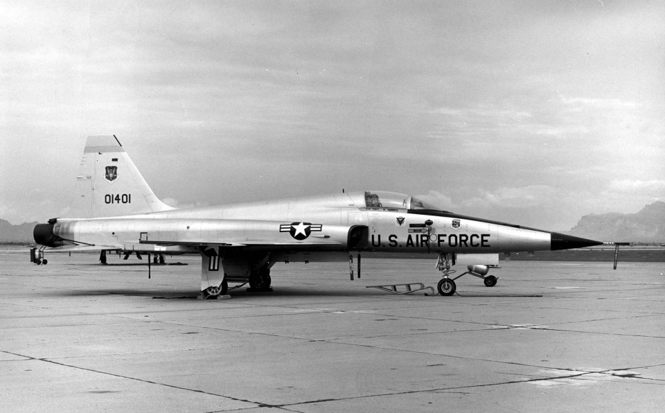 Northrop F-5E (S/N 72-01401) do 425th TFTS, 58th TFTW, Williams Air Force Base, Ariz., em March 1974. (U.S. Air Force)