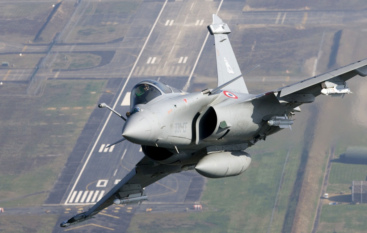Rafale com misseis MICA - foto Dassault