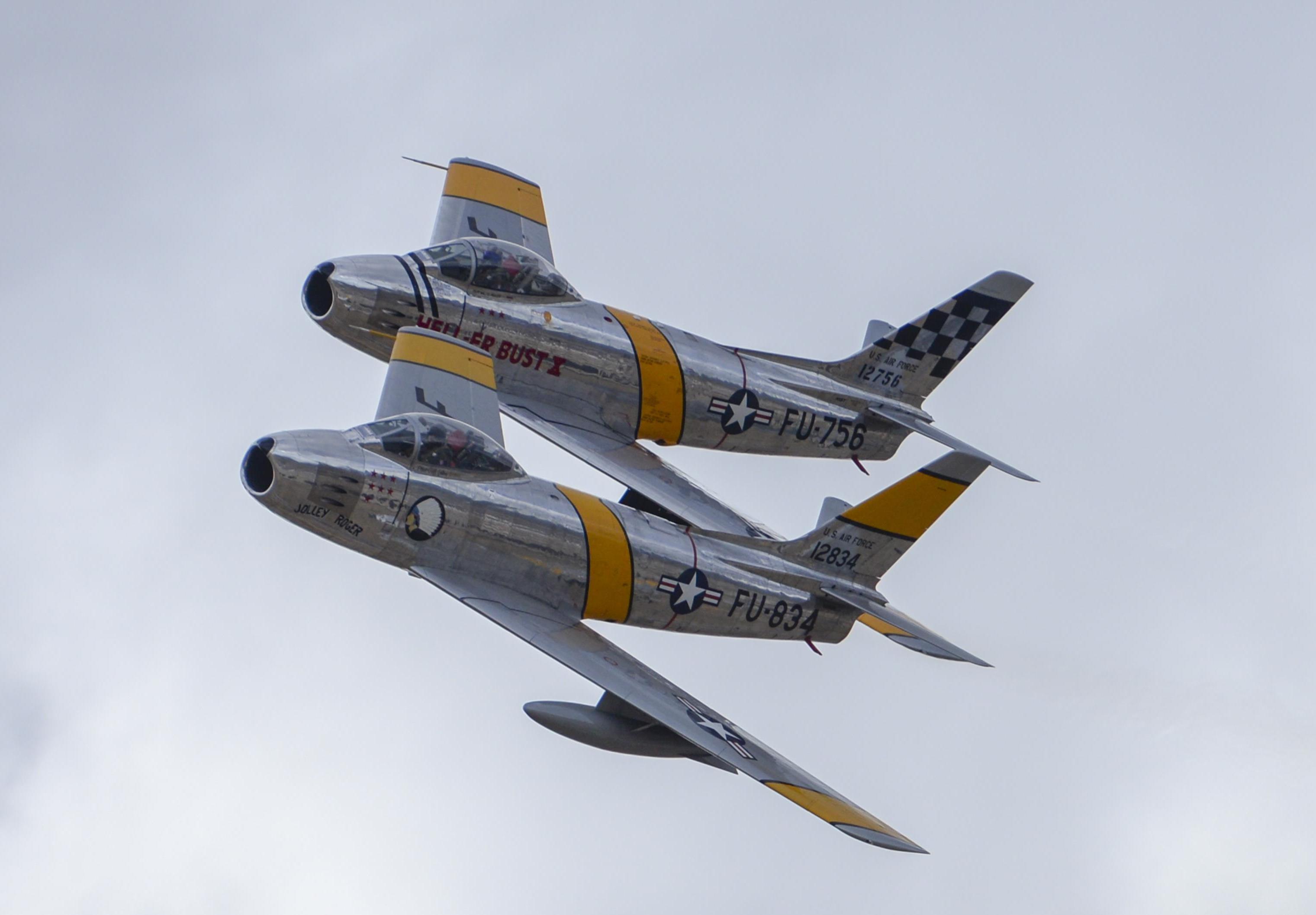 F-86 Sabres em formatura - destaque foto USAF