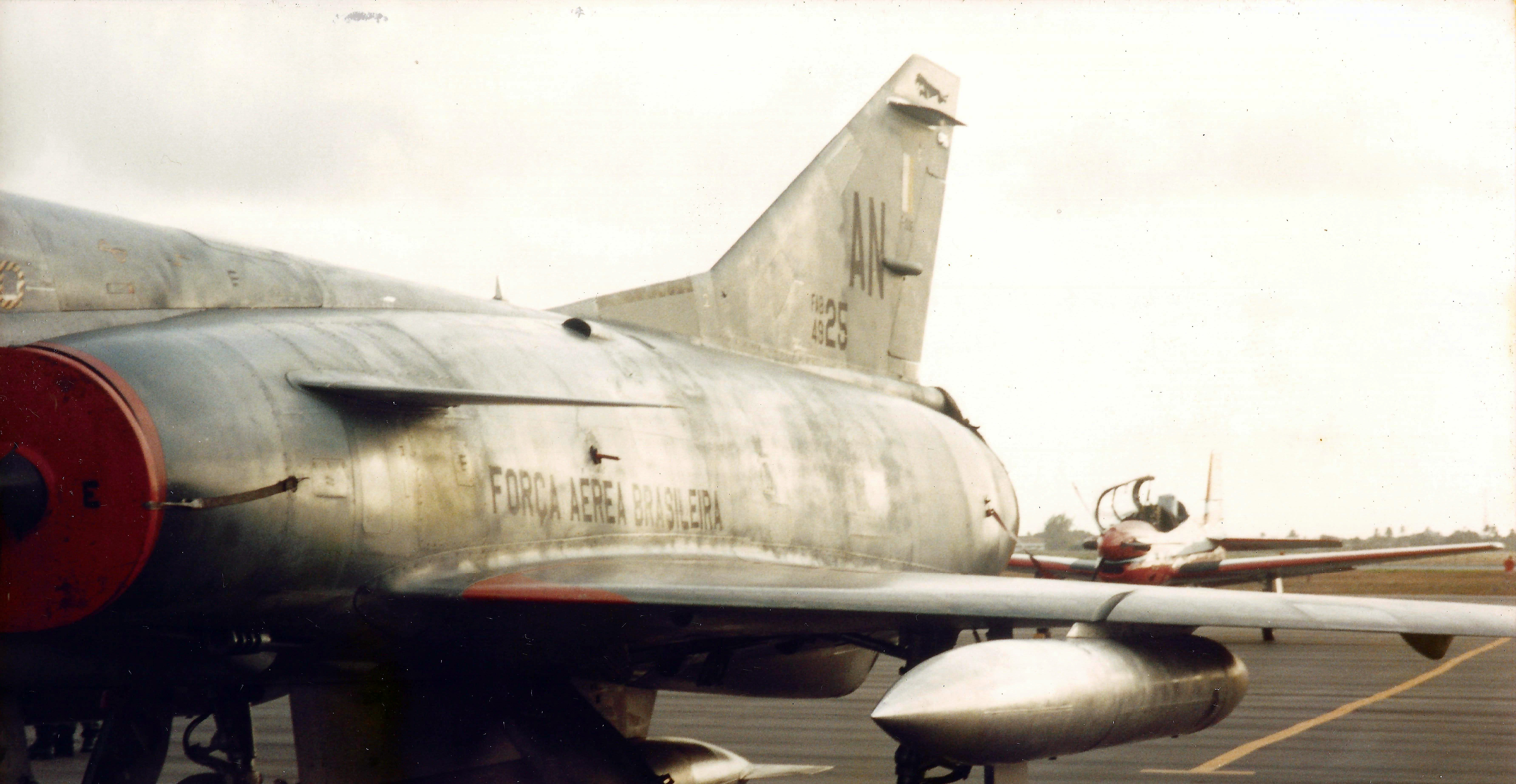 Fuselagem delgada de um Mirage III da FAB