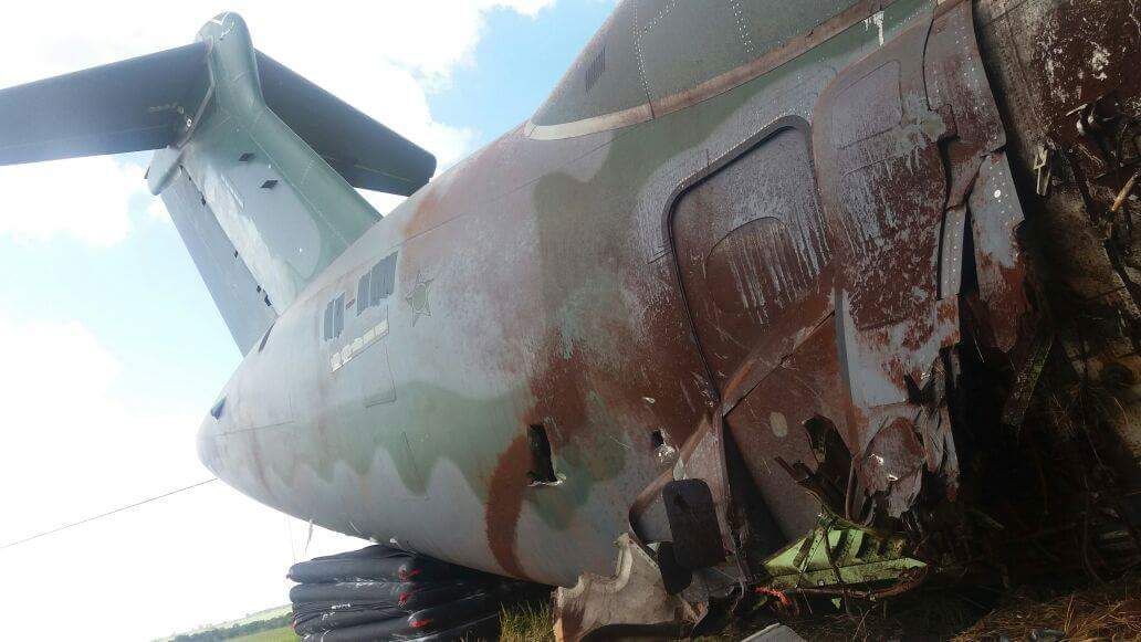 KC-390 PT-ZNF avariado depois do incidente em Gavião Peixoto