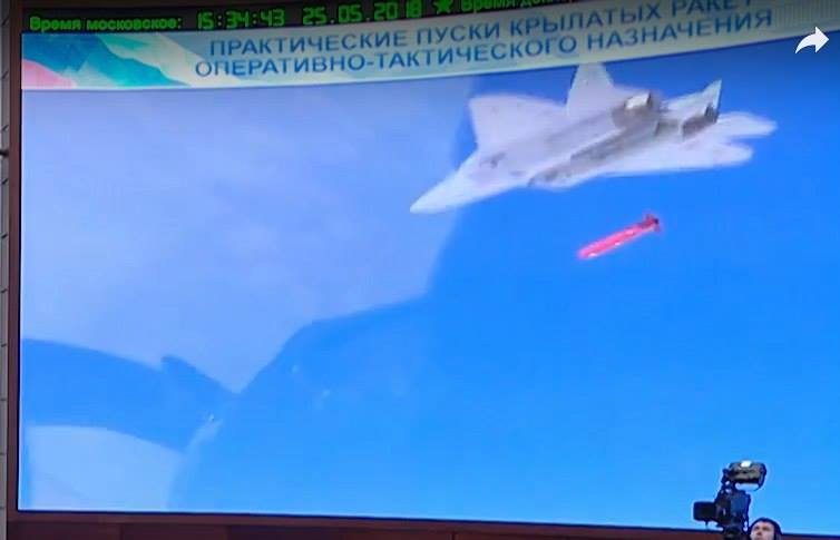 Su-57 lançando míssil de cruzeiro na Síria