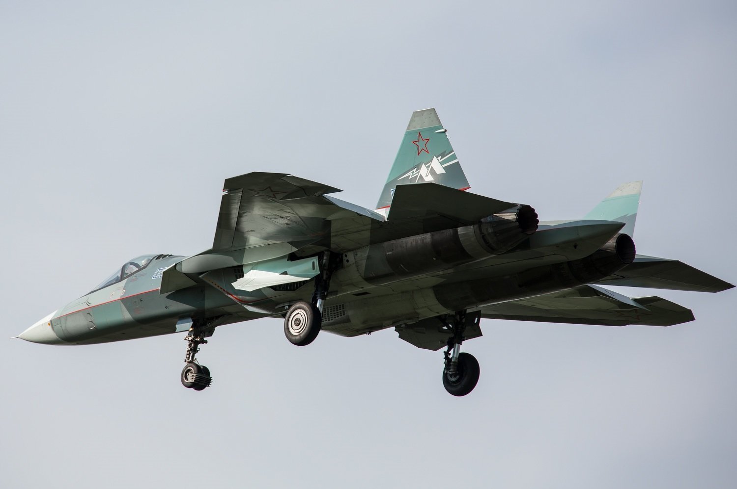 Su-57 testando novo motor