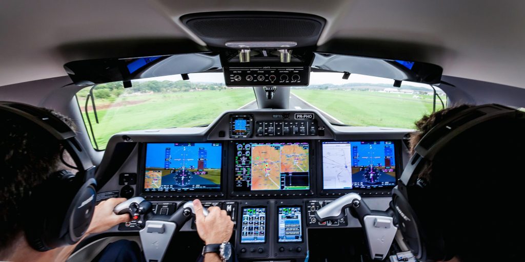 Cockpit do Phenom100EV