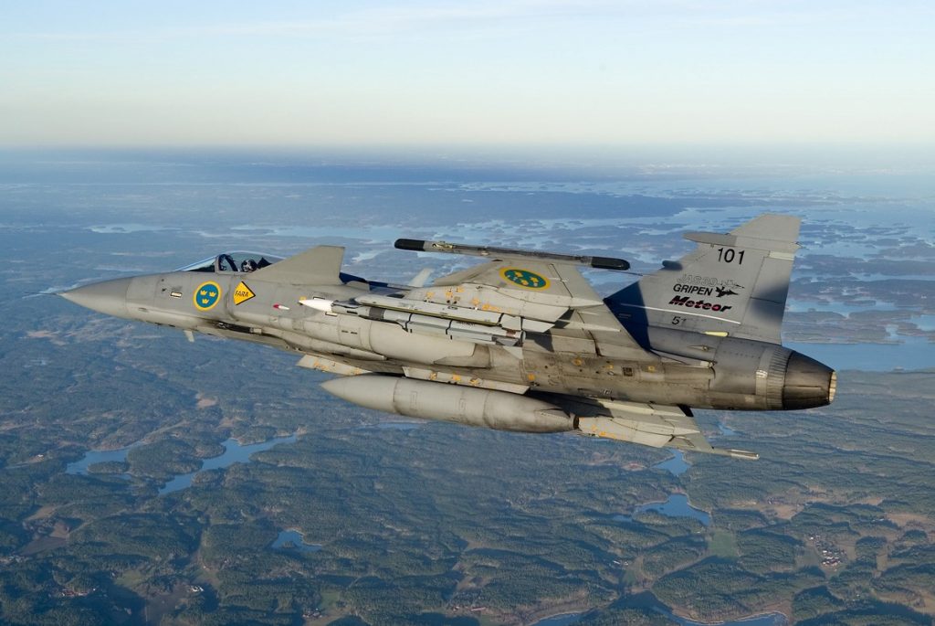 Caça Saab JAS 39C Gripen com míssil BVR Meteor