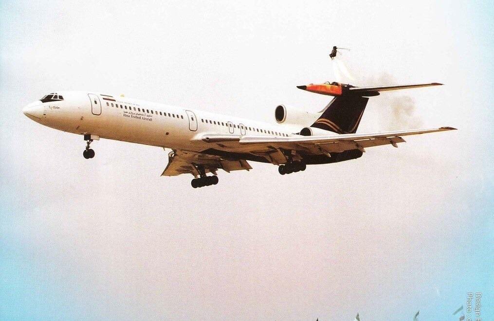 Assento Ã© ejetado da cabine de um F-5 anexado Ã  cauda de um Tu-154M iraniano