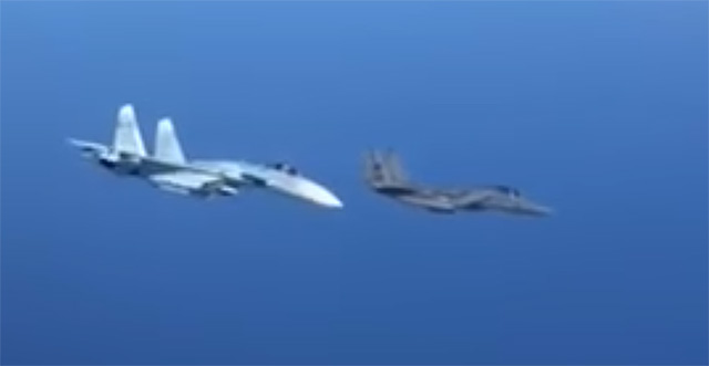 Resultado de imagem para interceptaÃ§ao de f-15 por su-27