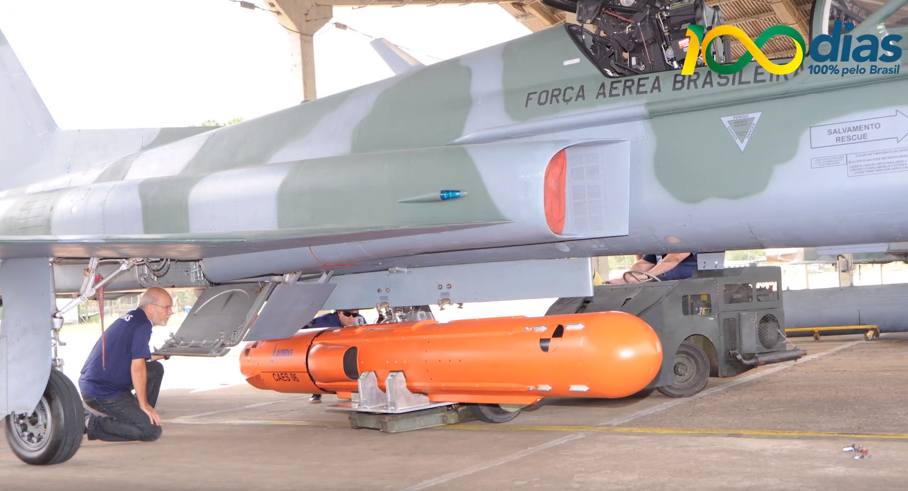 Brasil y Avibras desarrollarán un misil de largo alcance para el avión F-39 Gripen MTC-300-sendo-alinhado-no-pilone-ventral-do-F-5M