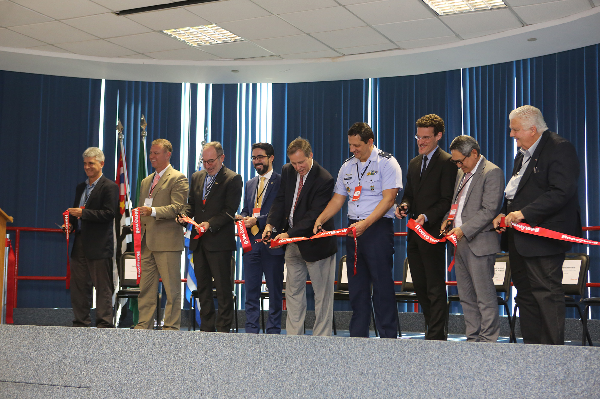 Honeywell inaugura primeiro centro de serviços para aviação na América  Latina - Poder Aéreo – Aviação, Forças Aéreas, Indústria Aeroespacial e de  Defesa