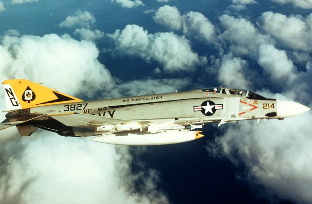 [Imagen: F-4J_Phantom_II_of_VF-92_in_flight_in_1973-1024x671.jpg]