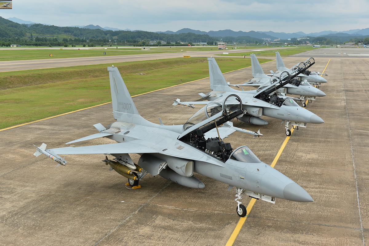 No comando de avião caça, É um shooter de rolagem vertical. Há quatro  pilotos de quatro países (Japão, Suécia, Reino Unido e Estados Unidos)  envolvidos em uma guerra. Cada