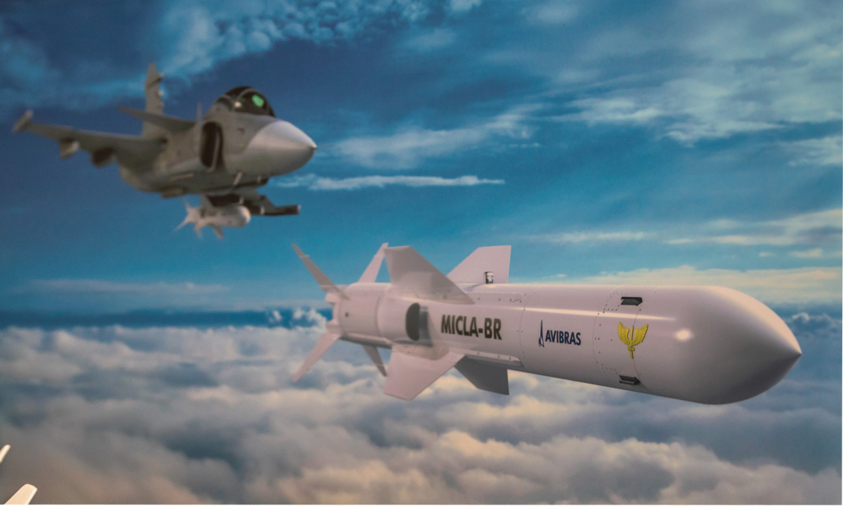 Brasil y Avibras desarrollarán un misil de largo alcance para el avión F-39 Gripen FAB-e-AVIBRAS-firmam-parceria-para-desenvolver-missil-de-cruzeiro-MICLA-BR-2