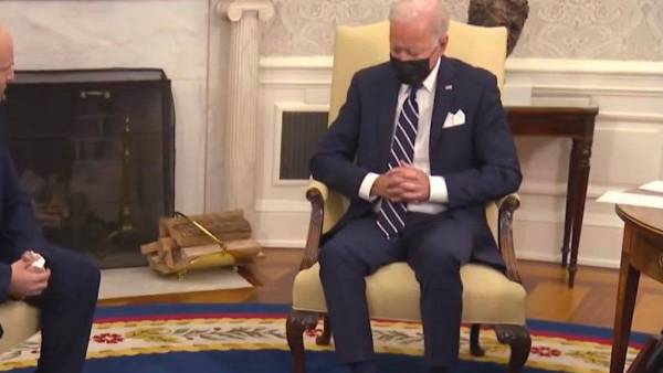 Joe-Biden-Cochila-Durante-Reuniao-Com-O-Primeiro-Ministro-Israelense.jpg