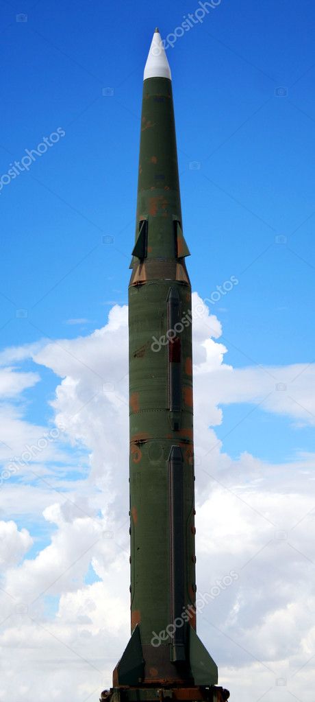 depositphotos_8375816-stock-photo-a-pershing-ii-missile-against.jpg