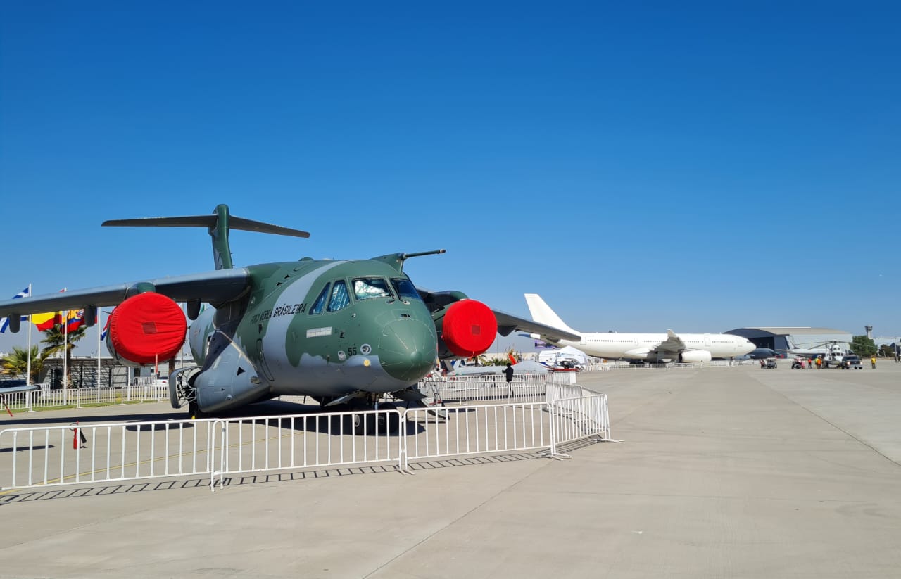 FAB recebe o 50º avião Super Tucano da Embraer - Flap International