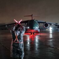 Três aeronaves KC-390 Millennium da FAB pousam na Base Aérea de Canoas com 42 toneladas de mantimentos e equipamentos