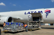 LATAM embarca 51 toneladas de ajuda humanitária e realiza o maior voo cargueiro de uma empresa aérea na Base Aérea de Canoas