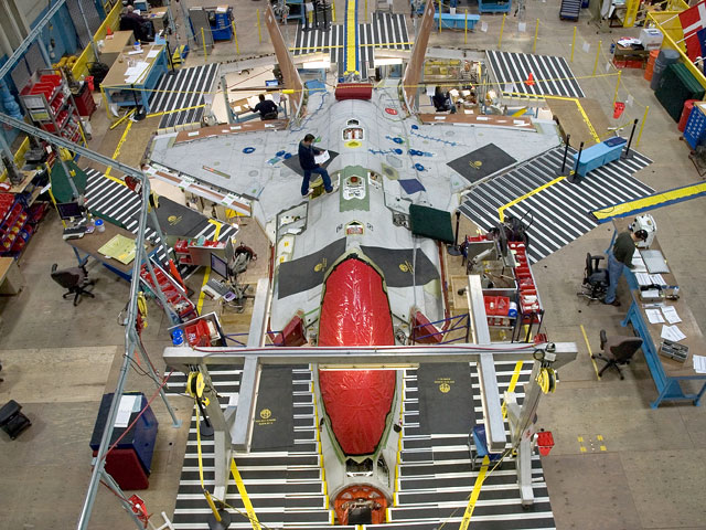 f-35-prototipo-asas-lemes-secao-central-e-do-cockpit-unidas-foto-jsf-website