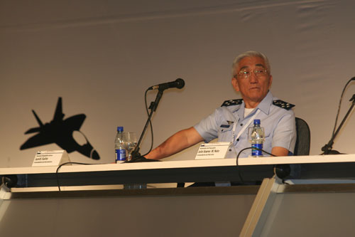Comandante da Aeronáutica Juniti Saito durante a LAAD-09