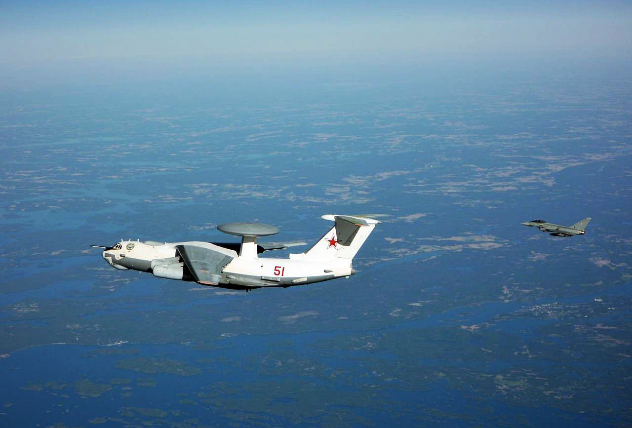 Над 50. Воздушное патрулирование. Патрулирование океана с самолета. А-50 самолёт над Анапой. Самолеты в 2001 патрулирование.