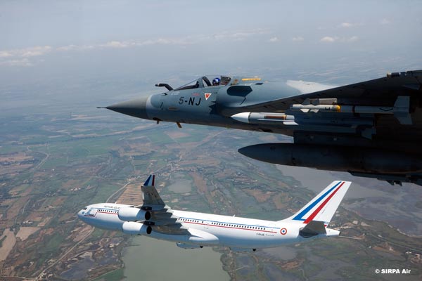 Mirage 2000 interceptacao - foto armee de lair
