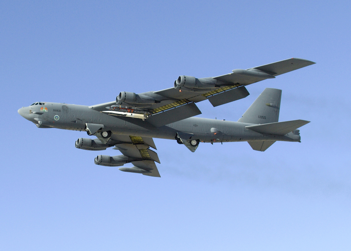 B-52 com X-51 - foto USAF