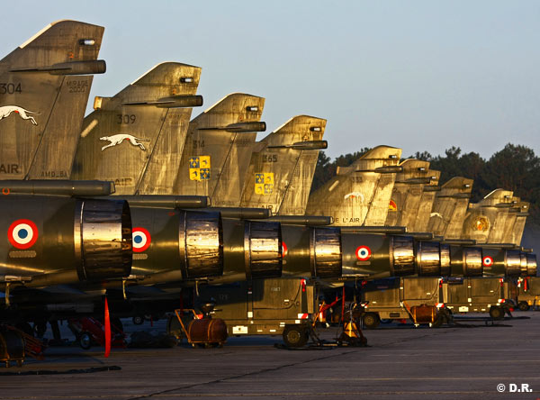 Linha de Mirage 2000 em Cazaux - foto Armee de lair