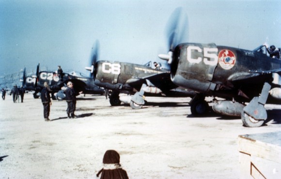P-47s da FAB na Itália, da Esquadrilha Azul, do 1 Grupo de Caça, prestes a decolar para uma missão na Itália